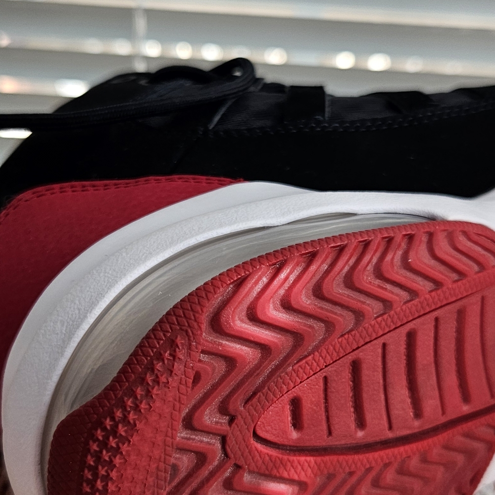 Jordan Kids Max Aura Black and Red Sneakers - Picture 11 of 16